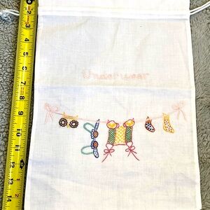 Source Unknown White Travel Bag with Colorful Embroidery